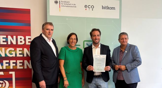 (vl.) Prof. Dr. Norbet Pohlmann (Vorstandsmitglied des Verbandes der Internetwirtschaft - eco), Susanne Dehmel (Geschäftsleitung Bitcom), Balint Gyemant (Chief Product Officer mailbox.org) und Claudia Plattner (Präsidentin des Bundesamtes für Sicherheit in der Informationstechnik ( BSI ).
